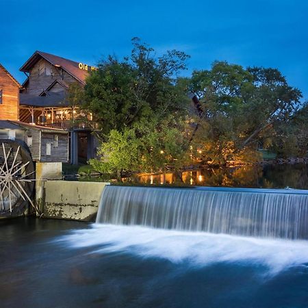 Bear Mountain Hollow-Free Dollywood Ticket- Cozy Cabin With A Hot Tub, Arcade & Deck Close To Town Pigeon Forge Kültér fotó