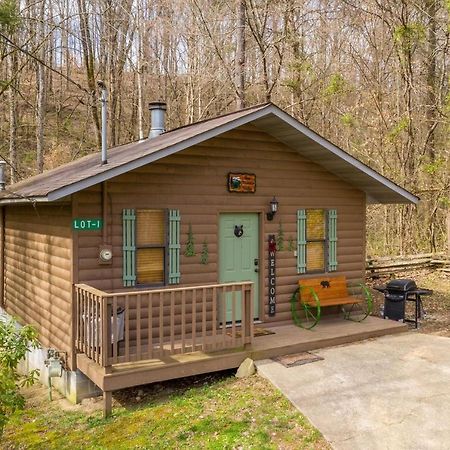 Bear Mountain Hollow-Free Dollywood Ticket- Cozy Cabin With A Hot Tub, Arcade & Deck Close To Town Pigeon Forge Kültér fotó